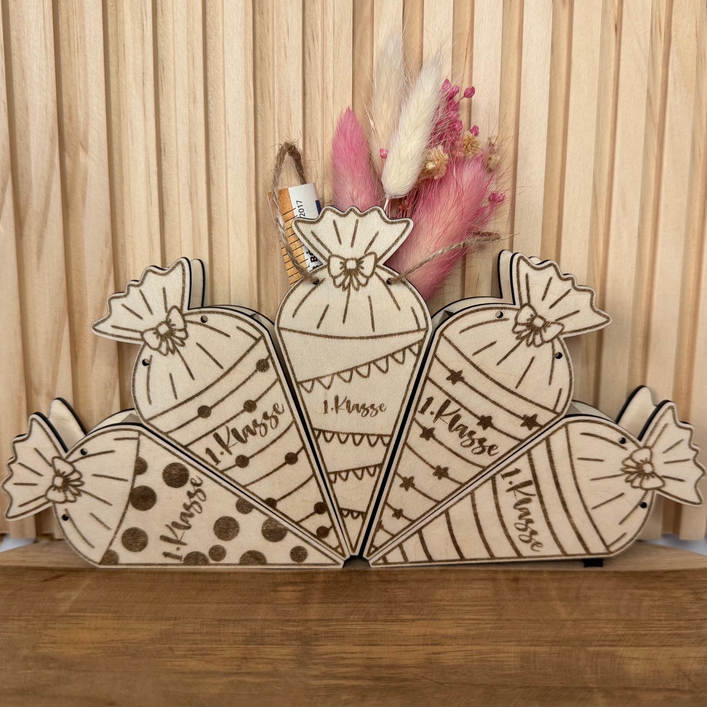 Schultüte zur Einschulung für größere und kleinere Geschenke